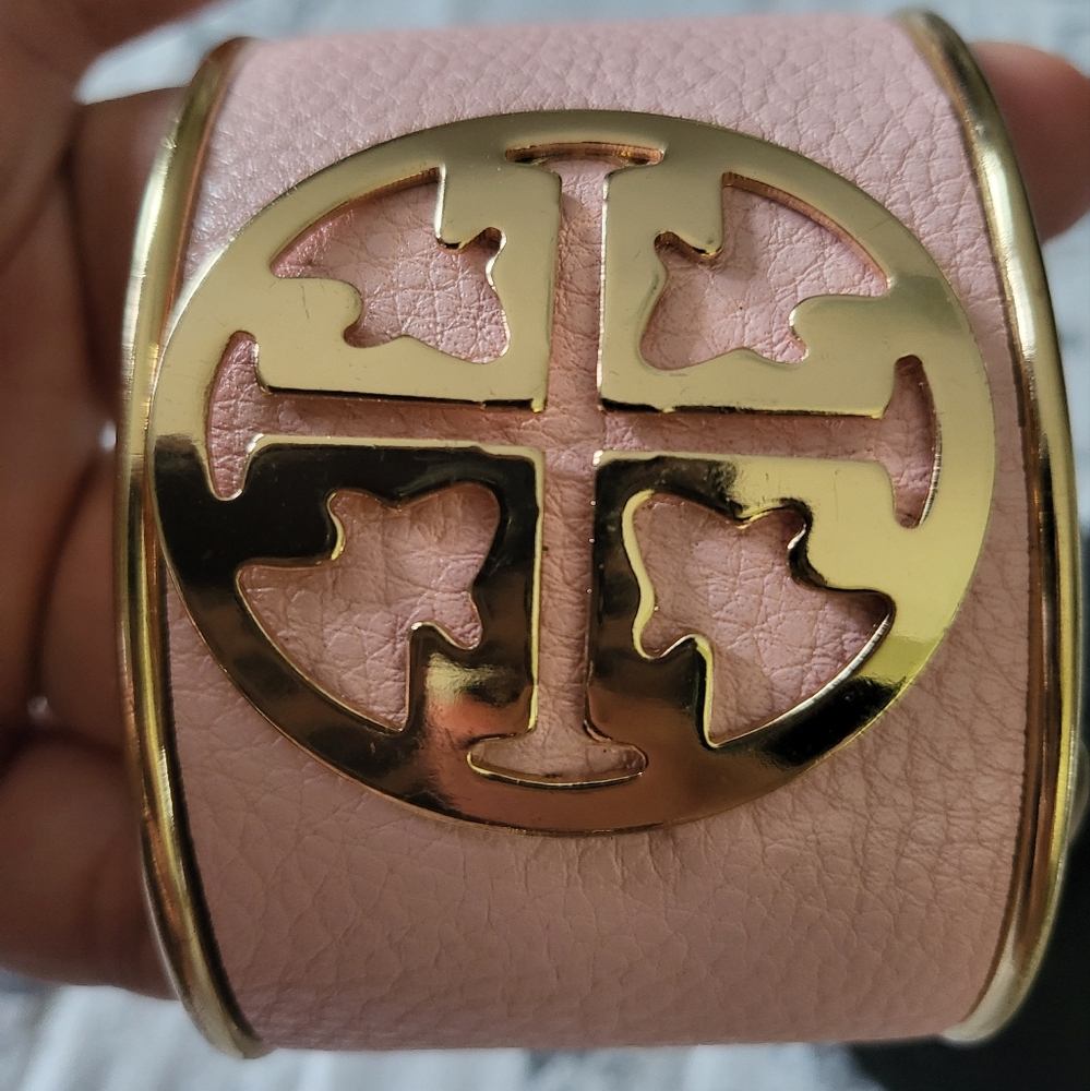*** Pink Tory Burch Bangle 😍😍😍 ***